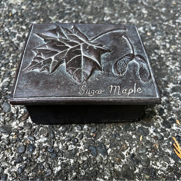 Hen Feathers Cast Resin Lidded Trinket Box Sugar Maple 4.5” - Picture 4 of 13